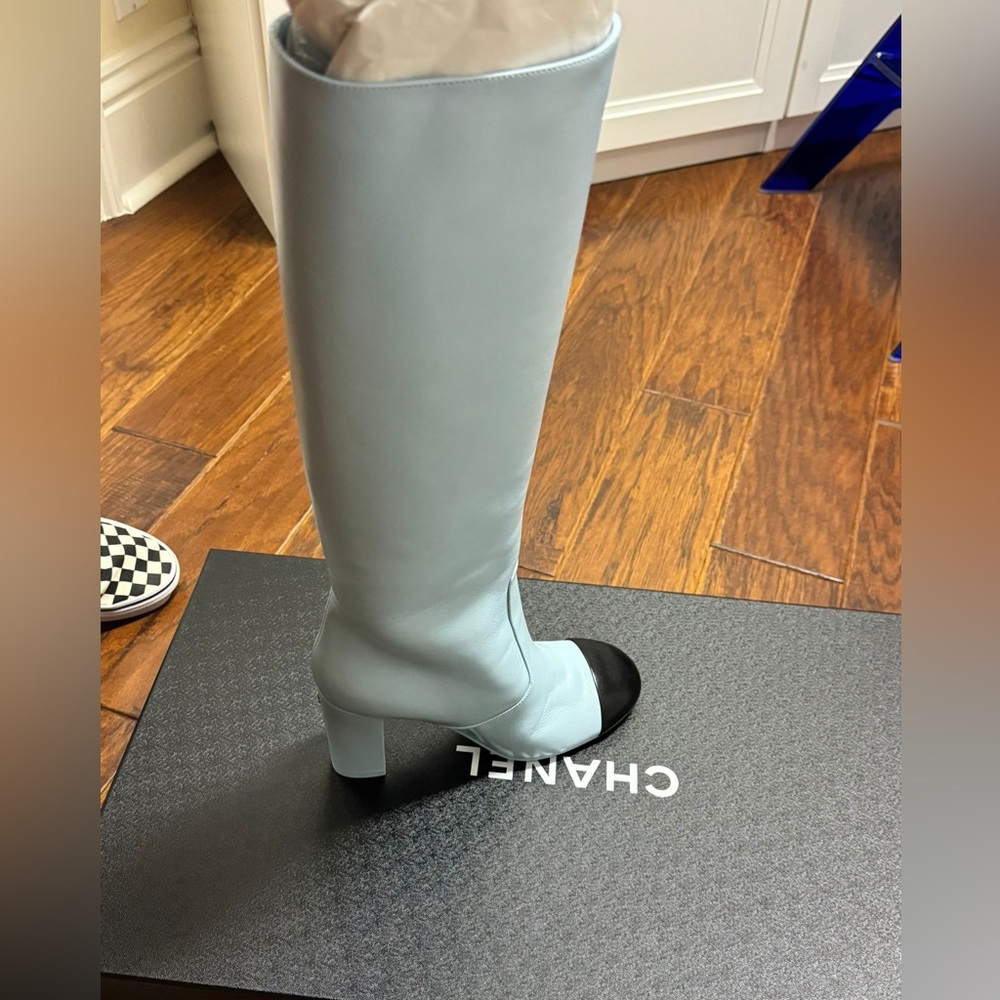 Chanel light blue lambskin 3.5in heel size 38 high boots NEW, AUTHENTIC